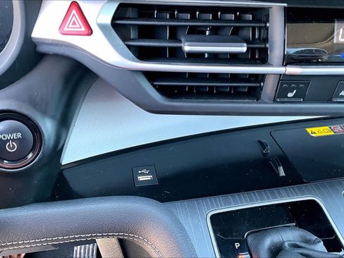 Used 2025 Toyota Sienna XLE FWD image 32
