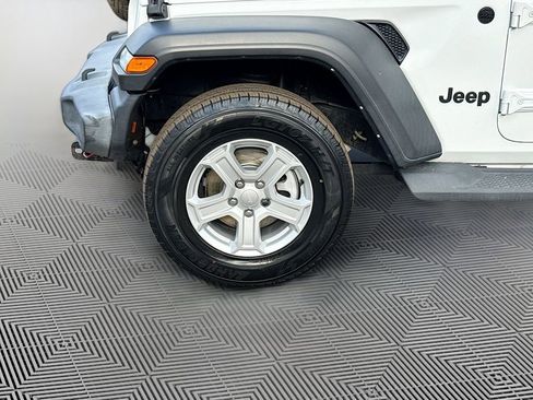 Used 2021 Jeep Wrangler Sport S image 32