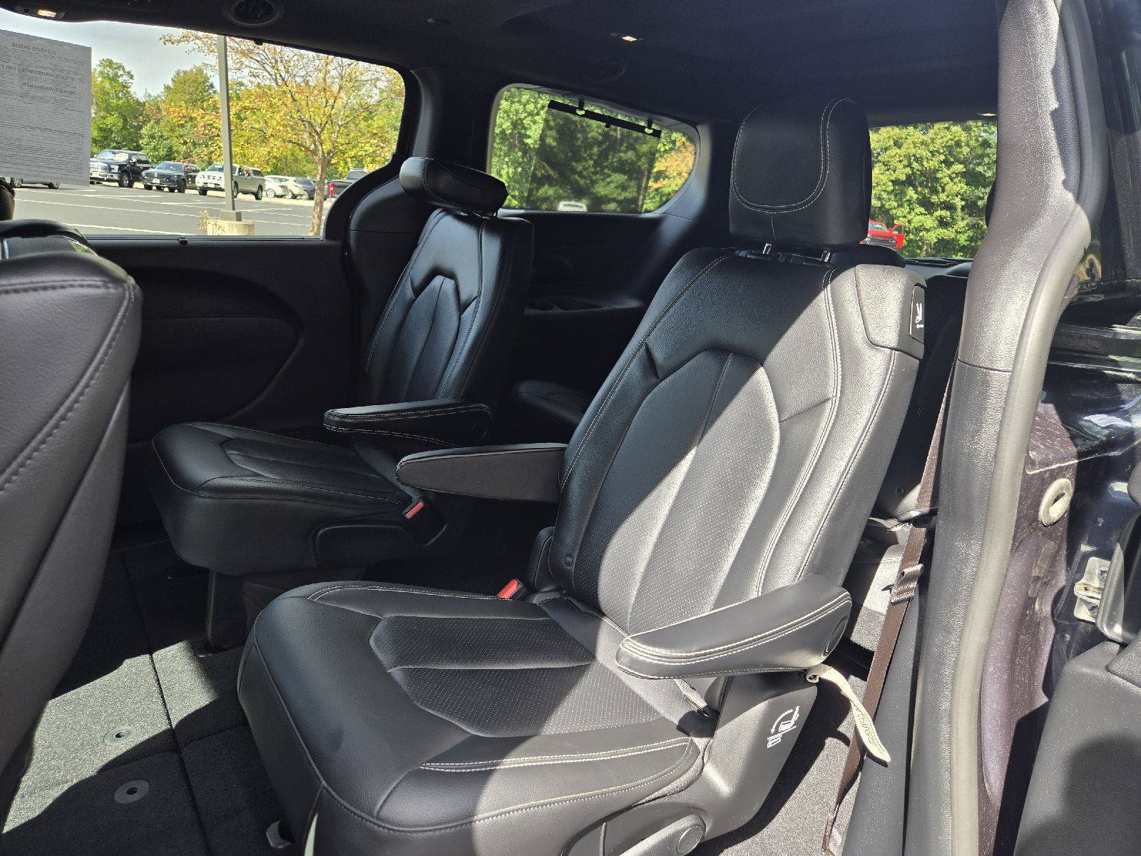 Used 2020 Chrysler Pacifica Touring-L Plus FWD image 27
