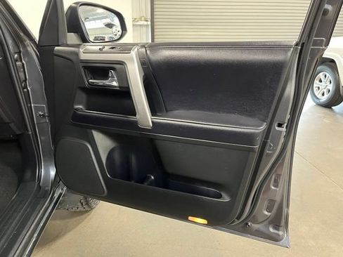 Used 2018 Toyota 4Runner SR5 AWD/4WD image 12