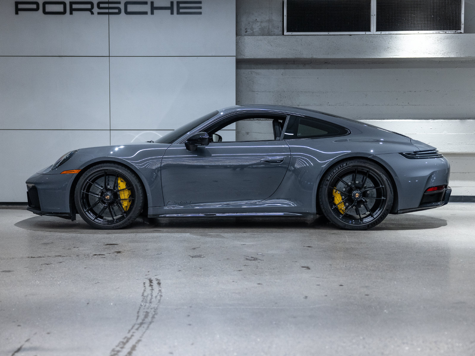 Certified 2025 Porsche 911 Carrera 4 GTS AWD/4WD image 2