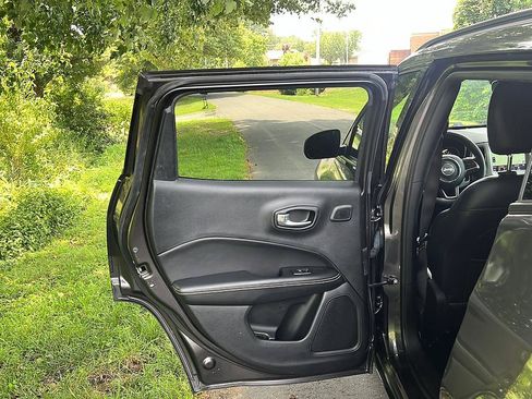 Used 2021 Jeep Compass Latitude w/ Sun and Sound Group FWD image 26