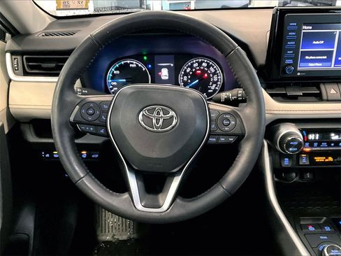 Used 2022 Toyota RAV4 XLE image 17