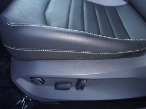 Used 2023 Volkswagen Taos SEL image 12