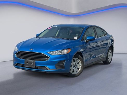 Used 2020 Ford Fusion S FWD image 2