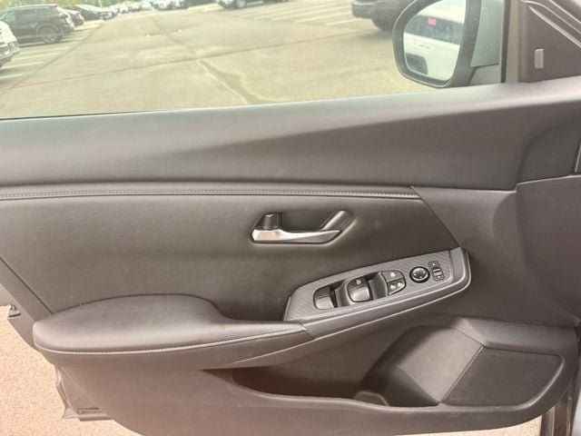 Used 2025 Nissan Sentra SV FWD image 7