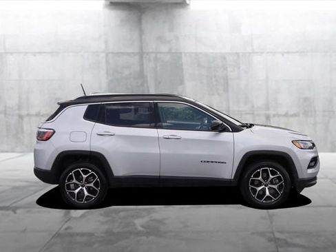 Used 2025 Jeep Compass Limited AWD/4WD image 5