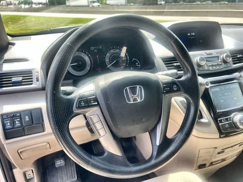 Used 2016 Honda Odyssey SE image 17