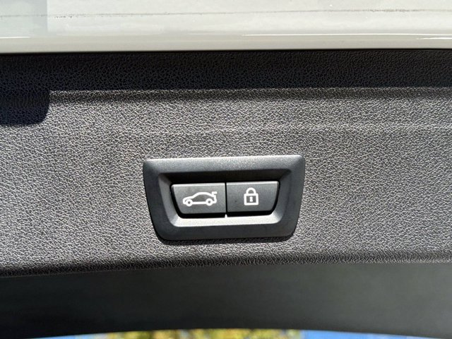 Used 2023 BMW X6 xDrive40i w/ Executive Package AWD/4WD image 12