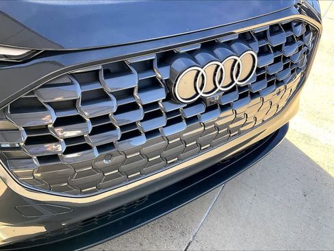 Used 2025 Audi Q5 Premium w/ Convenience Package image 28