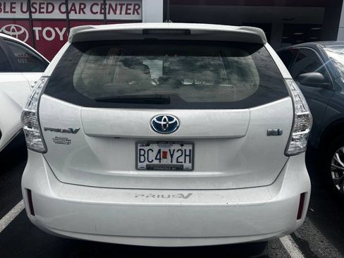 Used 2012 Toyota Prius V Three w/ Preferred Accessory Pkg FWD image 4