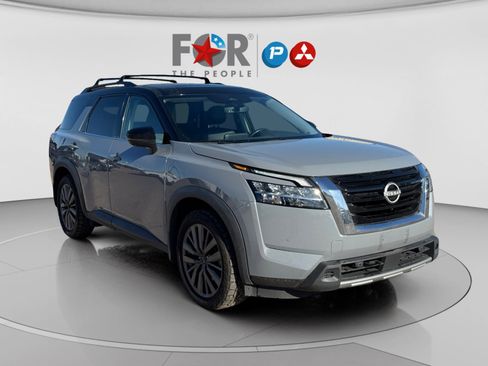 Used 2023 Nissan Pathfinder SL w/ SL Premium Package image 7
