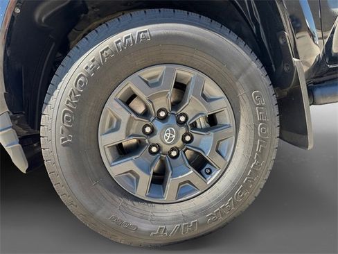 Used 2021 Toyota Tacoma SR5 w/ Trail Edition image 14