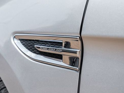 Used 2010 Ford Taurus SHO image 25