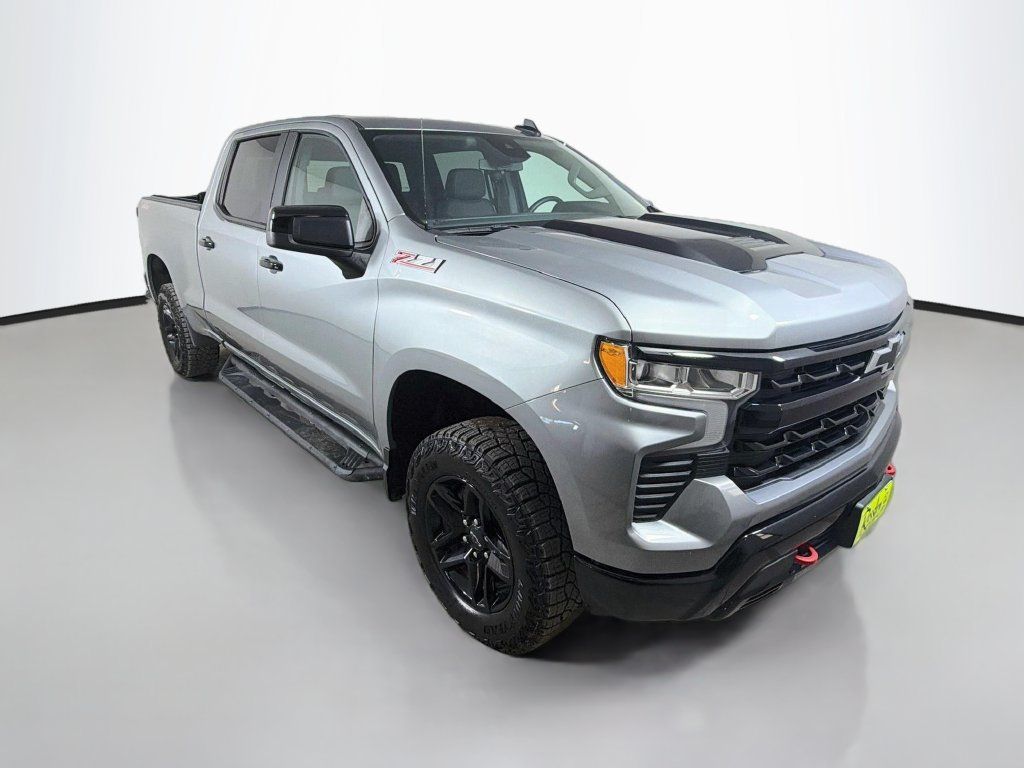 Used 2024 Chevrolet Silverado 1500 LT Trail Boss w/ Convenience Package II AWD/4WD image 4