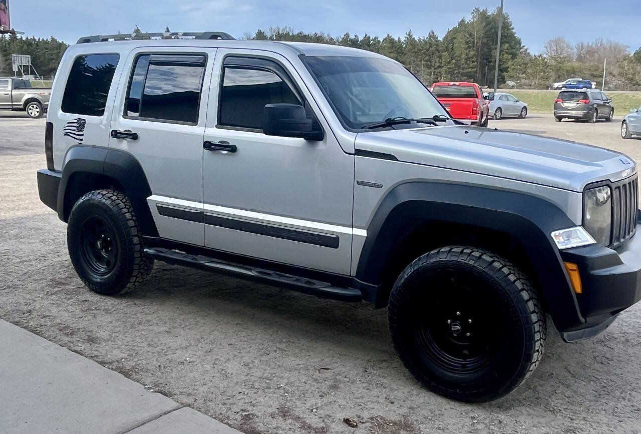 Used 2010 Jeep Liberty Renegade w/ Comfort Seating Group AWD/4WD image 3