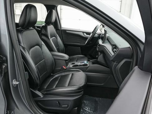 Certified 2025 Ford Escape Platinum AWD/4WD image 21