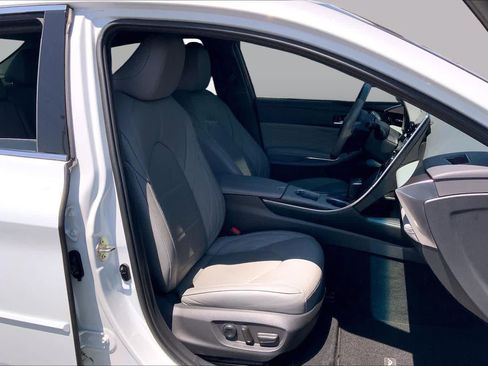 Used 2020 Toyota Avalon Limited FWD image 9