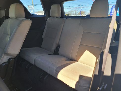 Used 2023 Chevrolet Traverse LS image 12