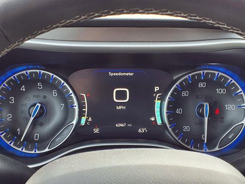 Used 2023 Chrysler Pacifica Touring-L image 30