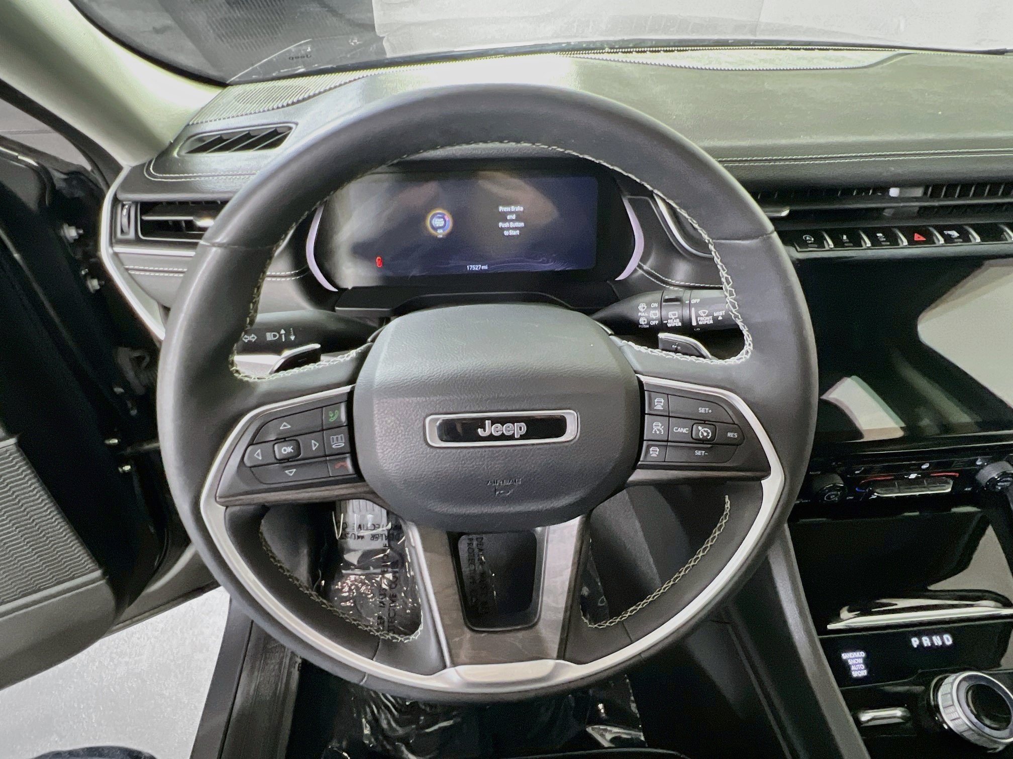 Used 2023 Jeep Grand Cherokee Limited AWD/4WD image 11