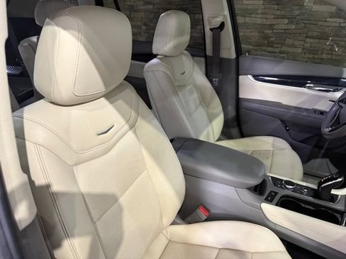Used 2020 Cadillac XT6 Premium Luxury FWD image 32