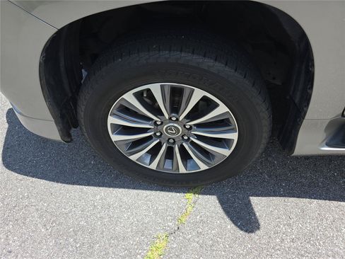 Used 2021 Lexus GX 460 Luxury w/ Accessory Package AWD/4WD image 10