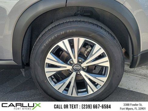 Used 2023 Nissan Rogue SV image 9