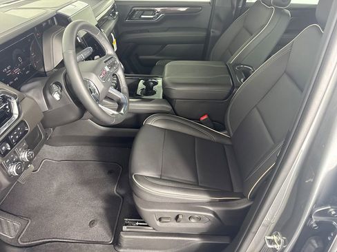 New 2025 GMC Yukon Elevation image 9