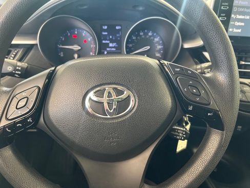 Used 2020 Toyota C-HR LE FWD image 57
