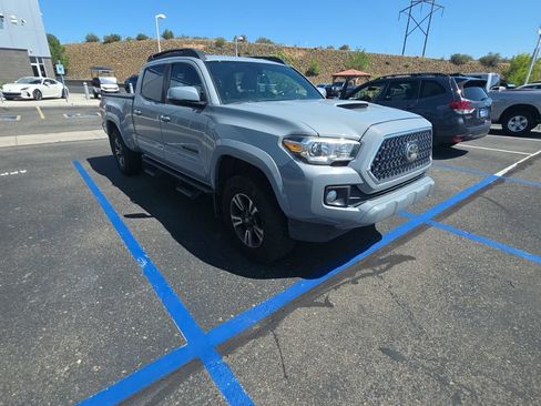 Used 2019 Toyota Tacoma TRD Sport w/ TRD Premium Sport Package AWD/4WD image 3
