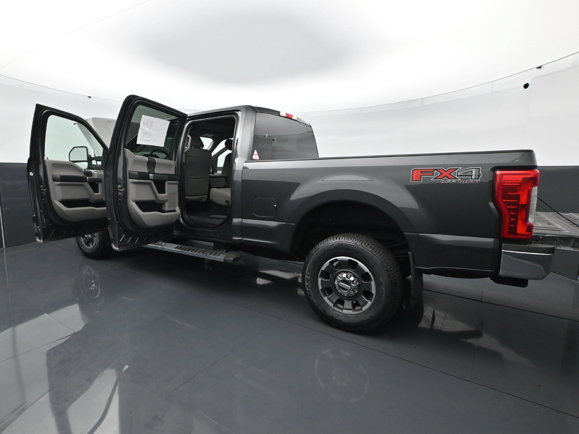 Used 2019 Ford F250 XLT w/ XLT Premium Package AWD/4WD image 32