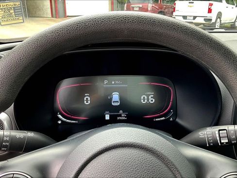 Used 2025 Kia Soul LX w/ LX Technology Package FWD image 13