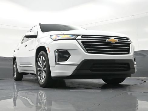 Used 2023 Chevrolet Traverse Premier FWD image 30