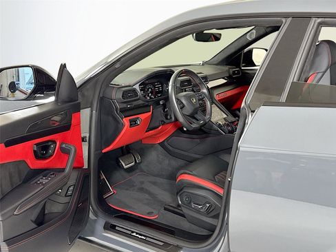 Used 2023 Lamborghini Urus S image 12