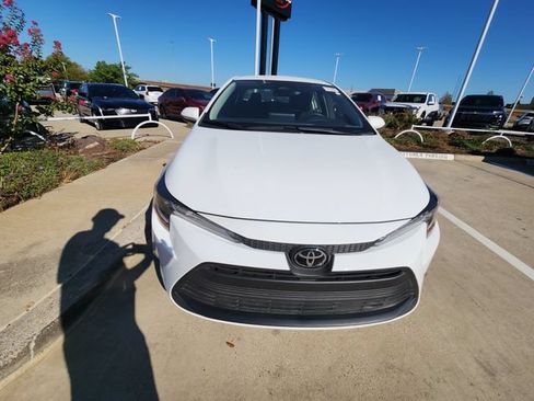 Used 2026 Toyota Corolla LE w/ LE Premium Package FWD image 2