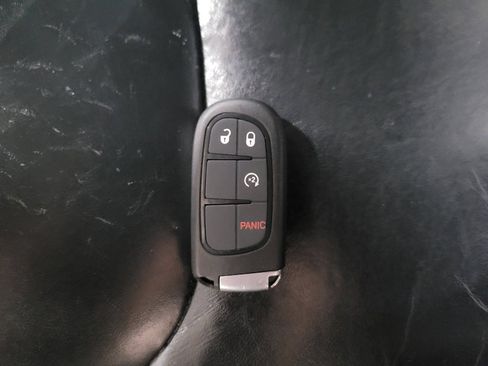 Used 2016 Jeep Cherokee Limited w/ Technology Group AWD/4WD image 32