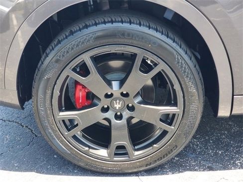 Used 2019 Maserati Levante image 11