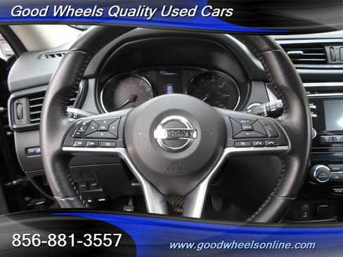 Used 2017 Nissan Rogue SV AWD/4WD image 16