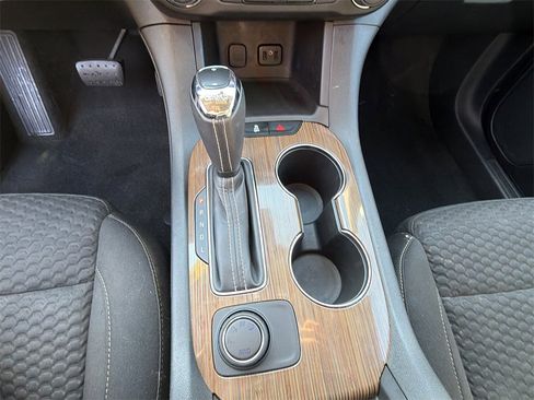 Used 2019 GMC Acadia SLE image 26