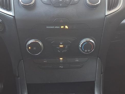 Used 2019 Ford Edge SE FWD image 15