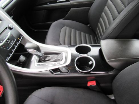 Used 2013 Ford Fusion SE FWD image 17