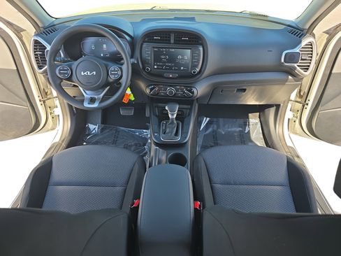Used 2023 Kia Soul LX image 9