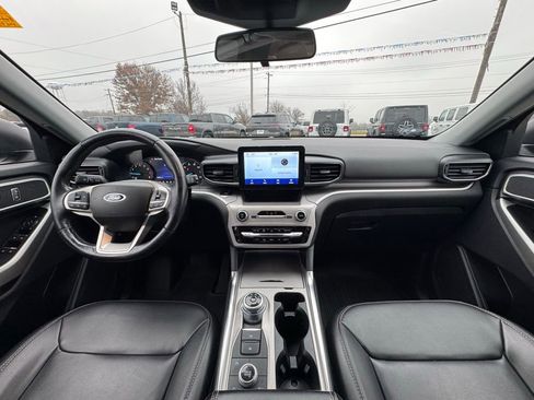 Used 2022 Ford Explorer XLT w/ Equipment Group 202A image 17