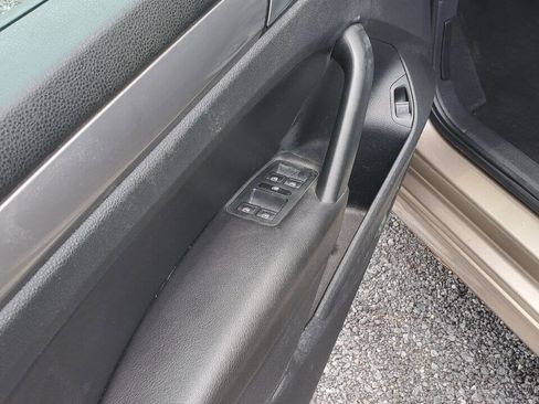 Used 2015 Volkswagen Passat 1.8T S image 15