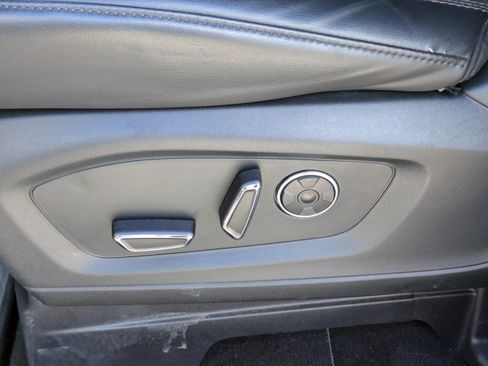 Used 2020 Ford Explorer Platinum w/ Premium Technology Package image 20