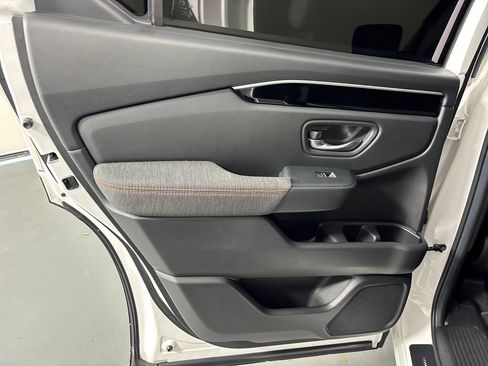 Used 2025 Honda Pilot Sport image 34