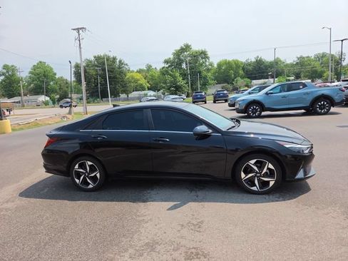 Certified 2023 Hyundai Elantra Limited FWD image 5