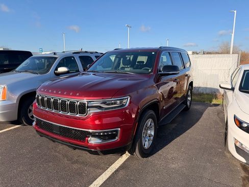 Used 2024 Jeep Wagoneer 4WD image 1
