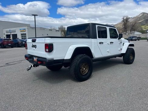 Used 2023 Jeep Gladiator Sport image 3